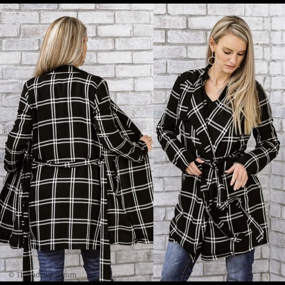 Jackets & Blazers - Host Pick🎉 NWT Plaid trench coat Black and White